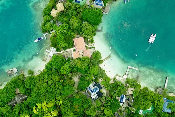 Prácticas sostenibles en Pa’ue: un Beach Lounge para relajarse cuidando la naturaleza