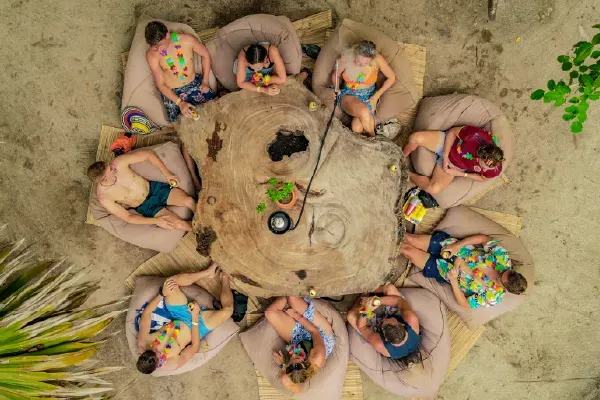 Desconectar en pareja o con amigos en un Beach Lounge consciente como Pa’ue