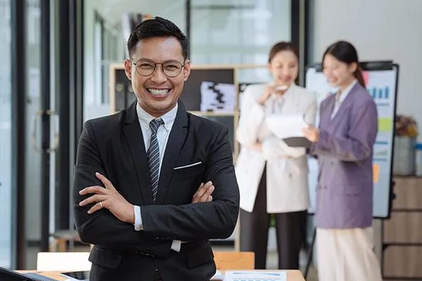 A manager smiling confidently, symbolizing clear HR goals and readiness for 2025