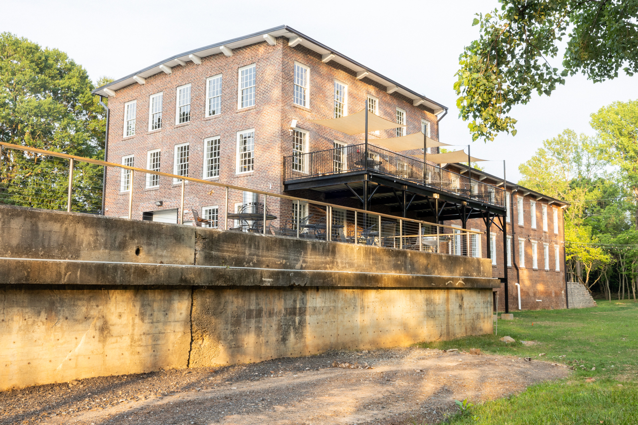 Muddy River Distillery: Belmont’s Bold, Smooth Take on Craft Rum 🥃