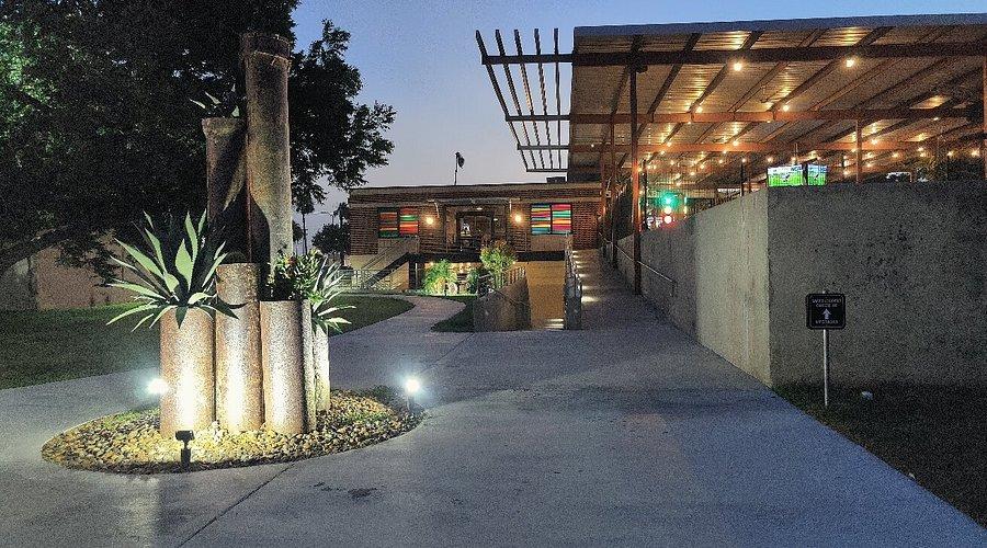 University Draft House: Where McAllen's History Meets Culinary Excellence