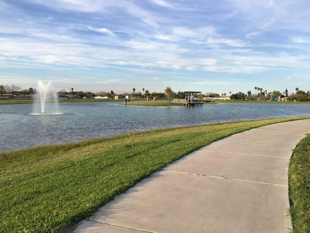  🚣‍♀️ Vibes Only: What Makes Town Lake Totally Worth the Trip!