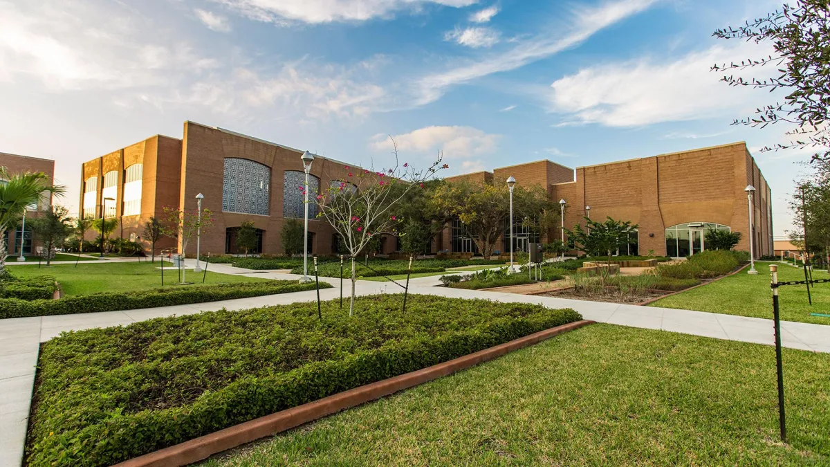 Edinburg Regional Medical Center Garden Walk: A Hidden Oasis in the Heart of Edinburg