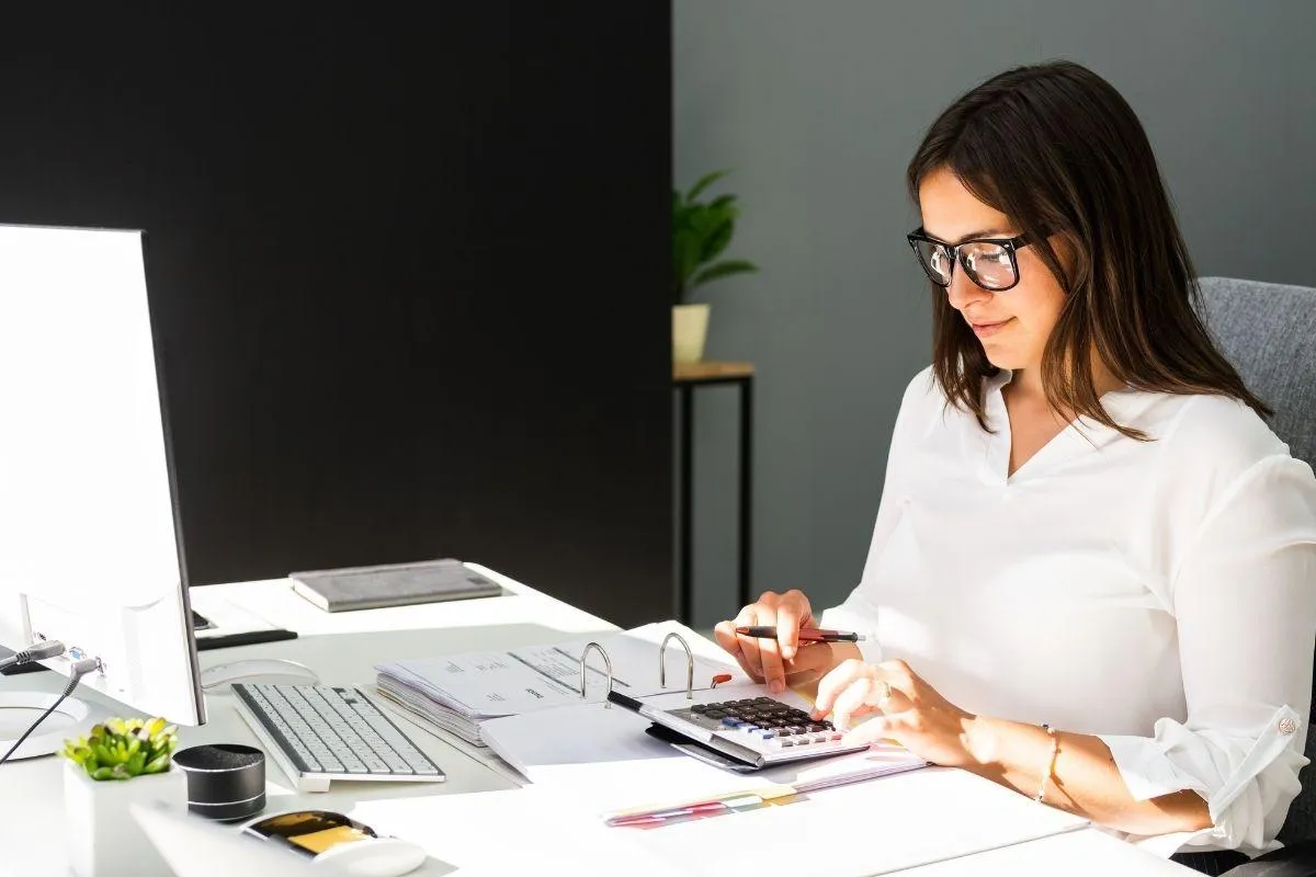woman bookkeeper doing work
