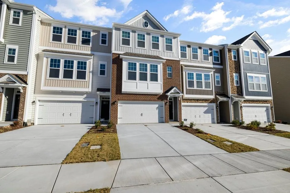 More Listings, Fewer Sales: How Tariffs Are Shaping Canada’s Housing Market