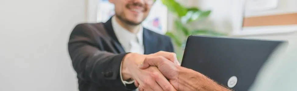 Understanding the Difference: Mortgage Broker vs Bank