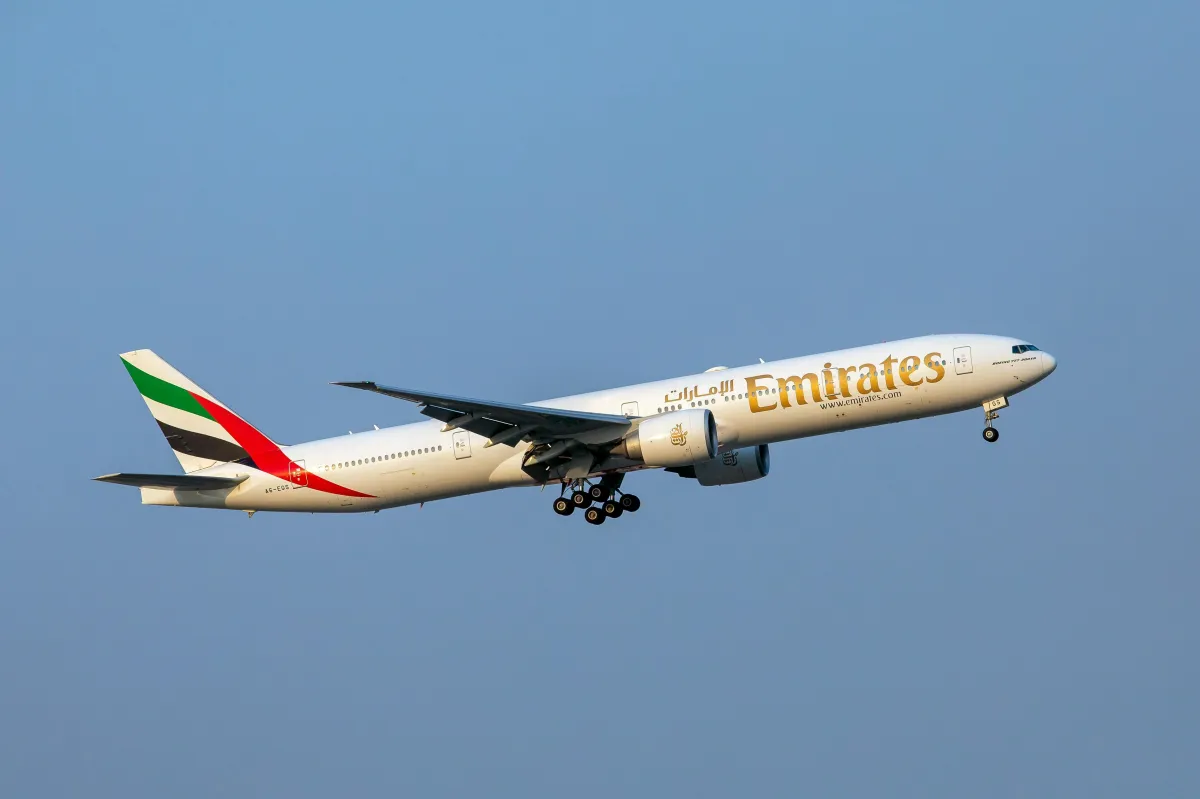 Emirates flight image