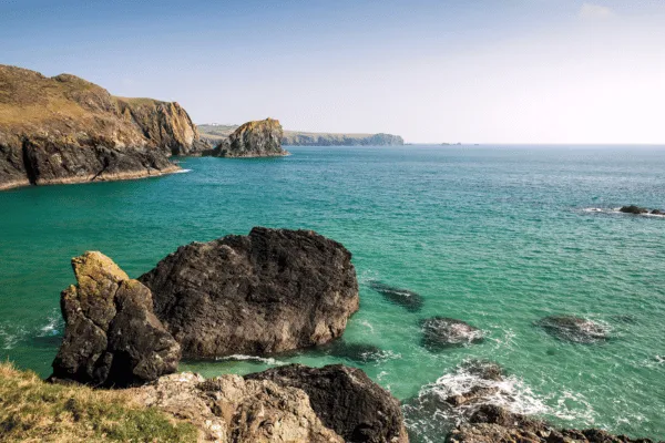Kynance Cove – The Turquoise Jewel of the Lizard Peninsula