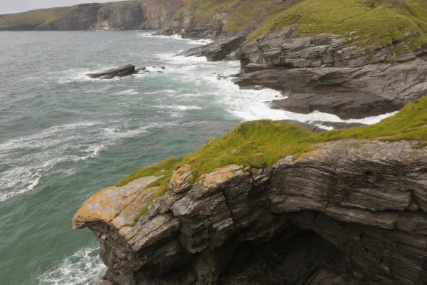 Trebarwith Strand – A Wild Beach with Dramatic Cliffs