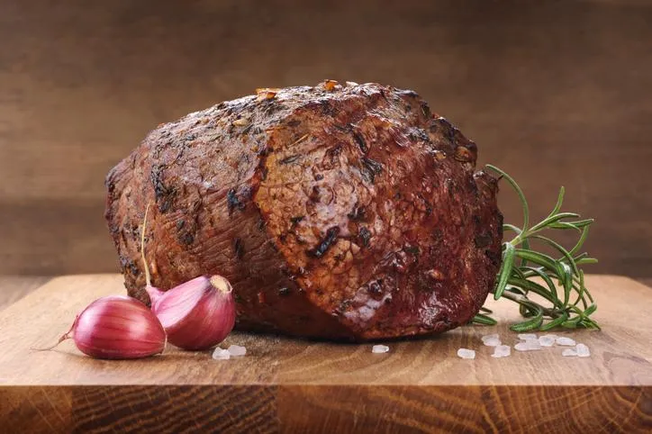 🍽️  Recipe of the Week
Garlic-Herb Eye of Round Roast
