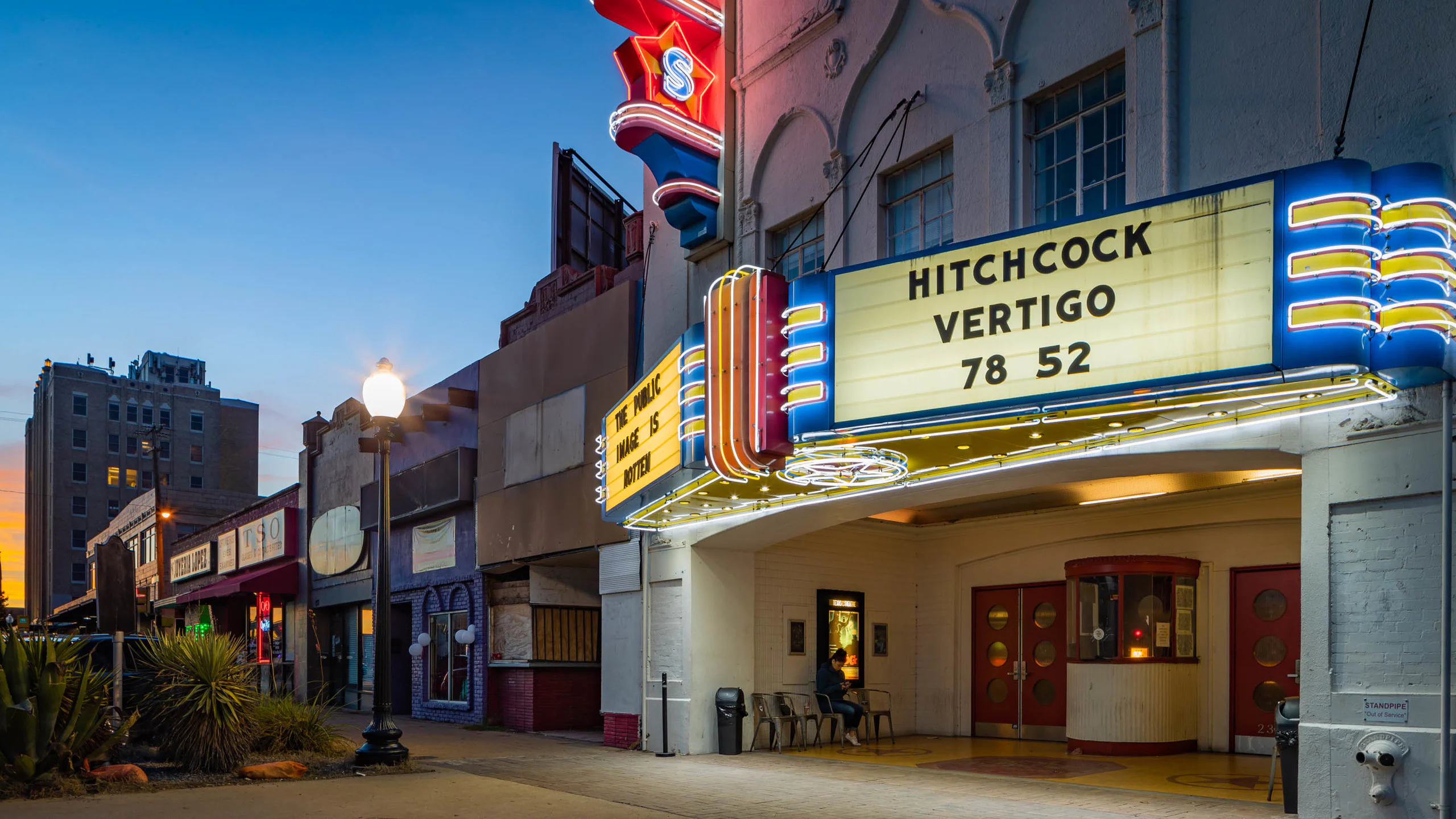 Texas Theatre: Oak Cliff’s Historic Cinema Experience