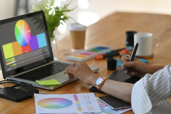 

7 Reasons Becoming a Graphic Designer Could Change Your Life in 2025