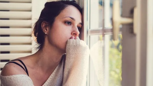 woman at window agoraphobia