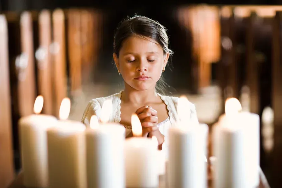 Young girl praying