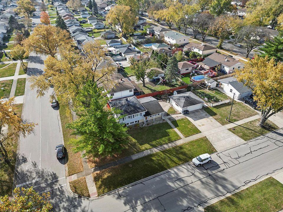 🌤️ Find Your Zen on Armitage Avenue: A Slice of Green Paradise 🦋