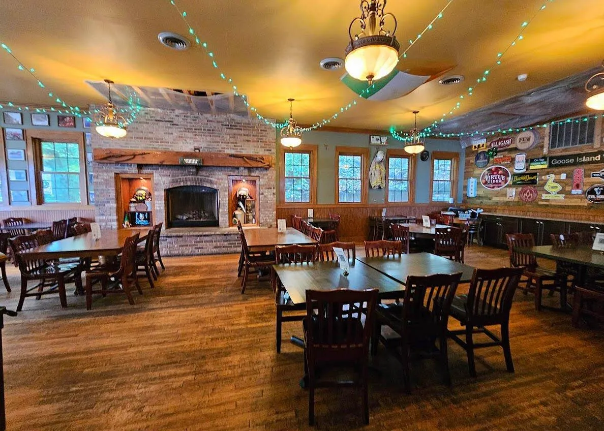 🍸Capri Lounge: Addison’s Hidden Gem Where the Cocktails Flow and the Good Vibes Never Miss a Beat!