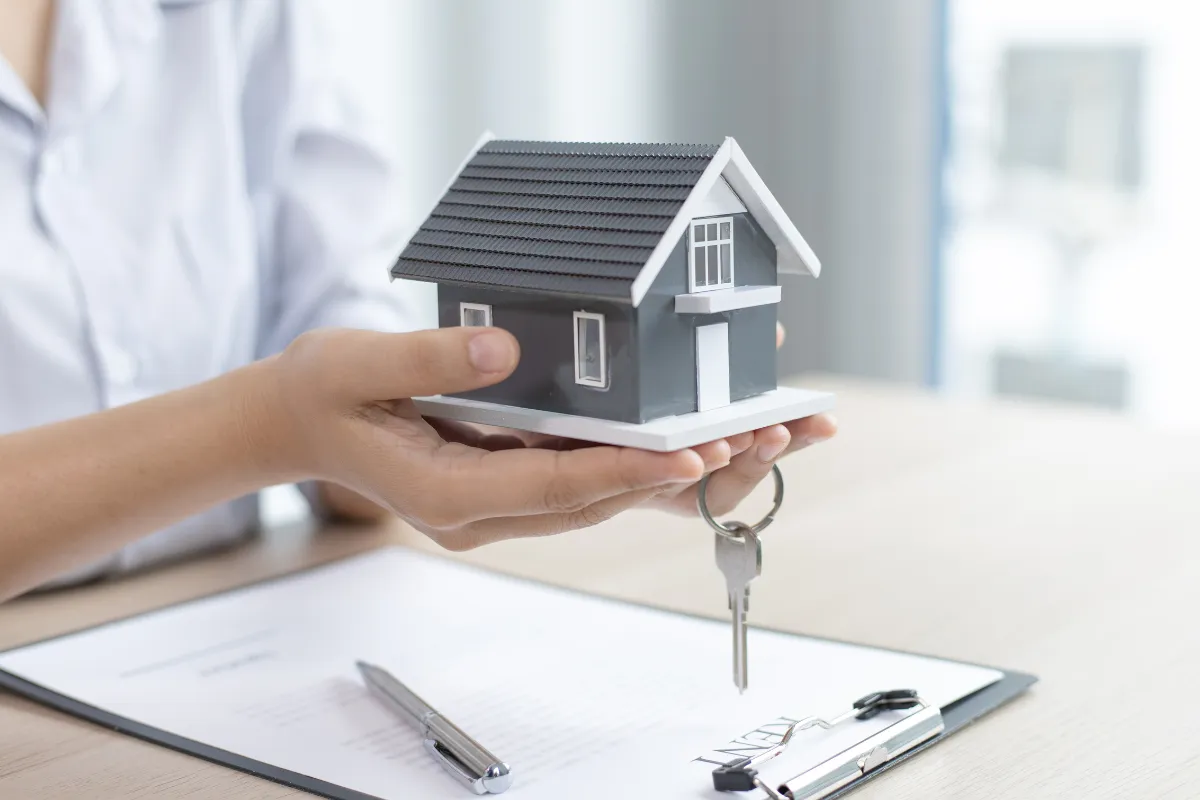 How Do Real Estate Agents Determine Property Prices?