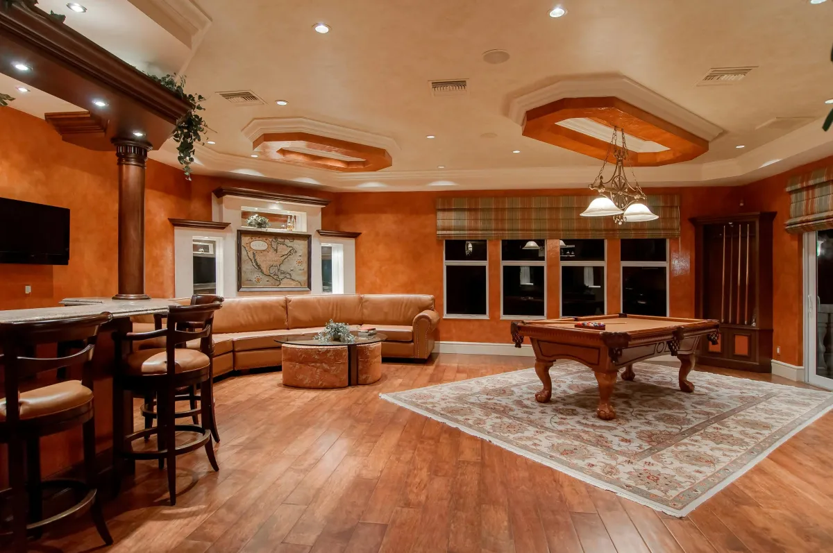Local vs. National Contractors: Which Is Better for Custom Homes?