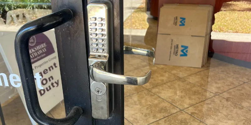 Smart Locks vs Traditional Locks: Which Is Better for Your Tampa Home?