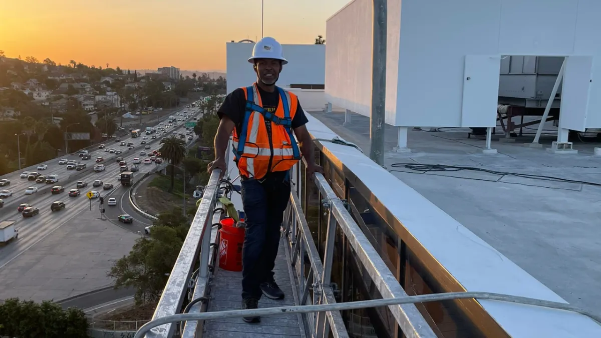 High-Rise Window Cleaning in LA: What Every Building Manager Should Know