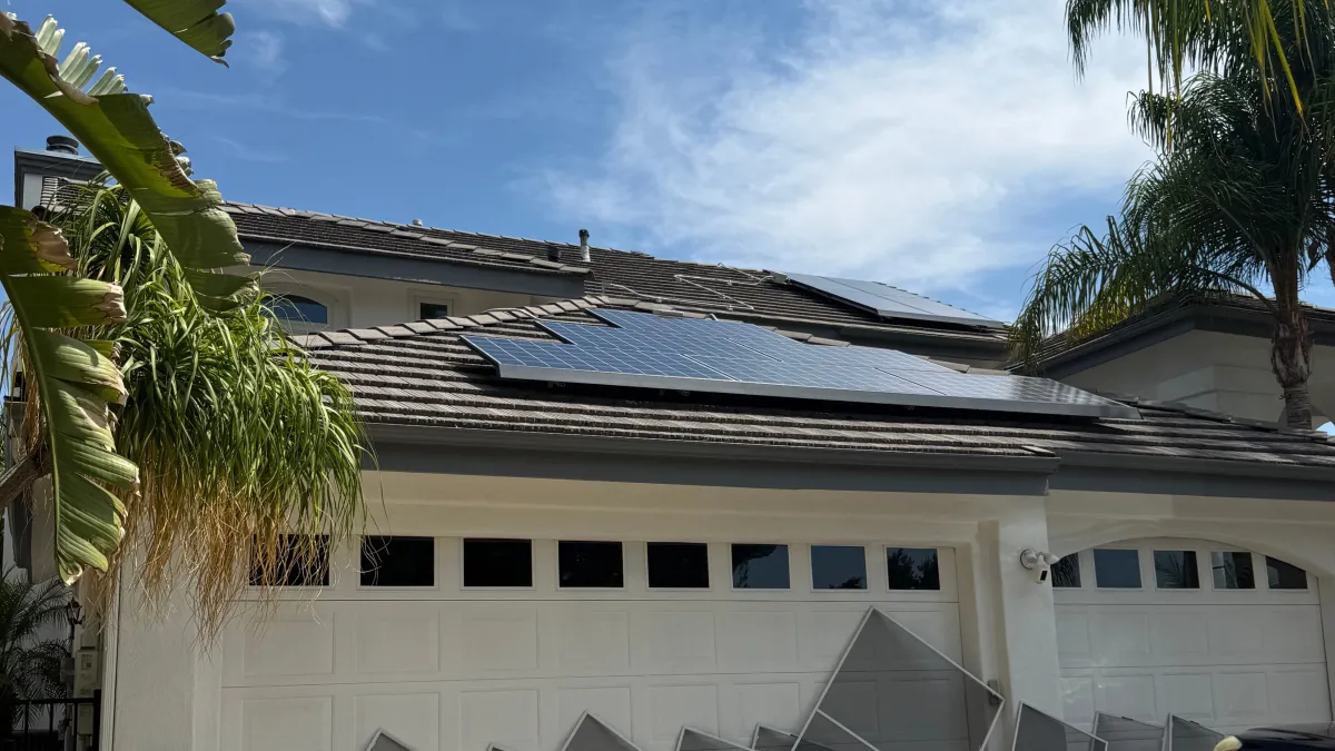 Are Your Santa Clarita Solar Panels Dirty? Here’s How It’s Costing You Energy and Money