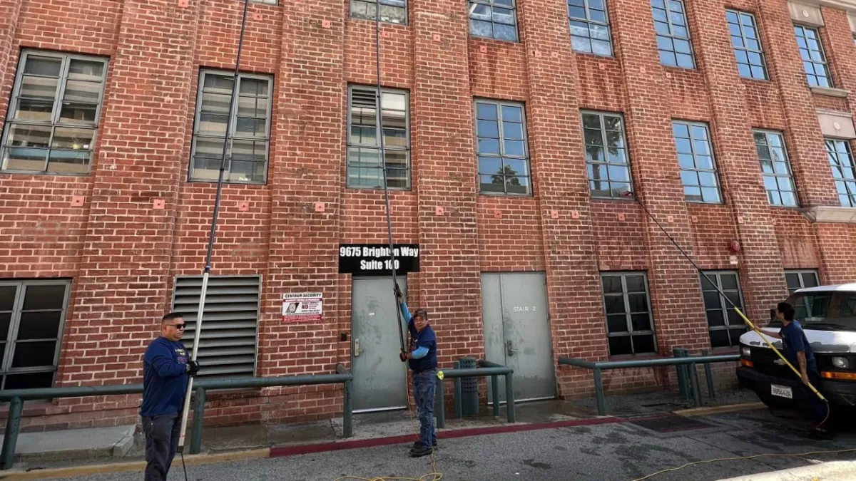 Why Property Managers in Los Angeles Rely on Professional Cleaners