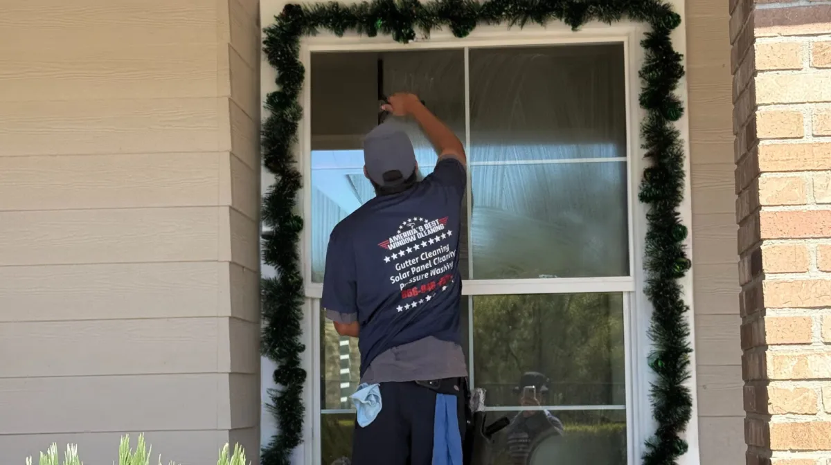 Make Your Windows Shine for Thanksgiving Guests in Los Angeles with Professional Holiday Window Cleaning

