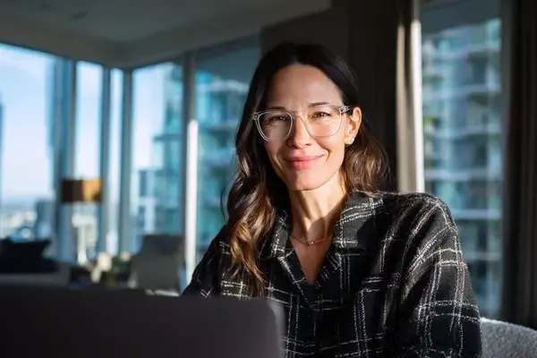 Tech professional wearing transition lenses in San Francisco Cow Hollow, showcasing adaptive eyewear style and functionality