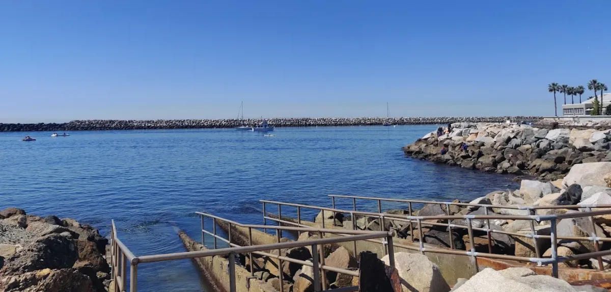 Nestled right along the Redondo coastline, this saltwater lagoon offers a safe, enclosed swimming area perfect for kids, adults, and anyone looking to soak up some sun without worrying about waves or tides.