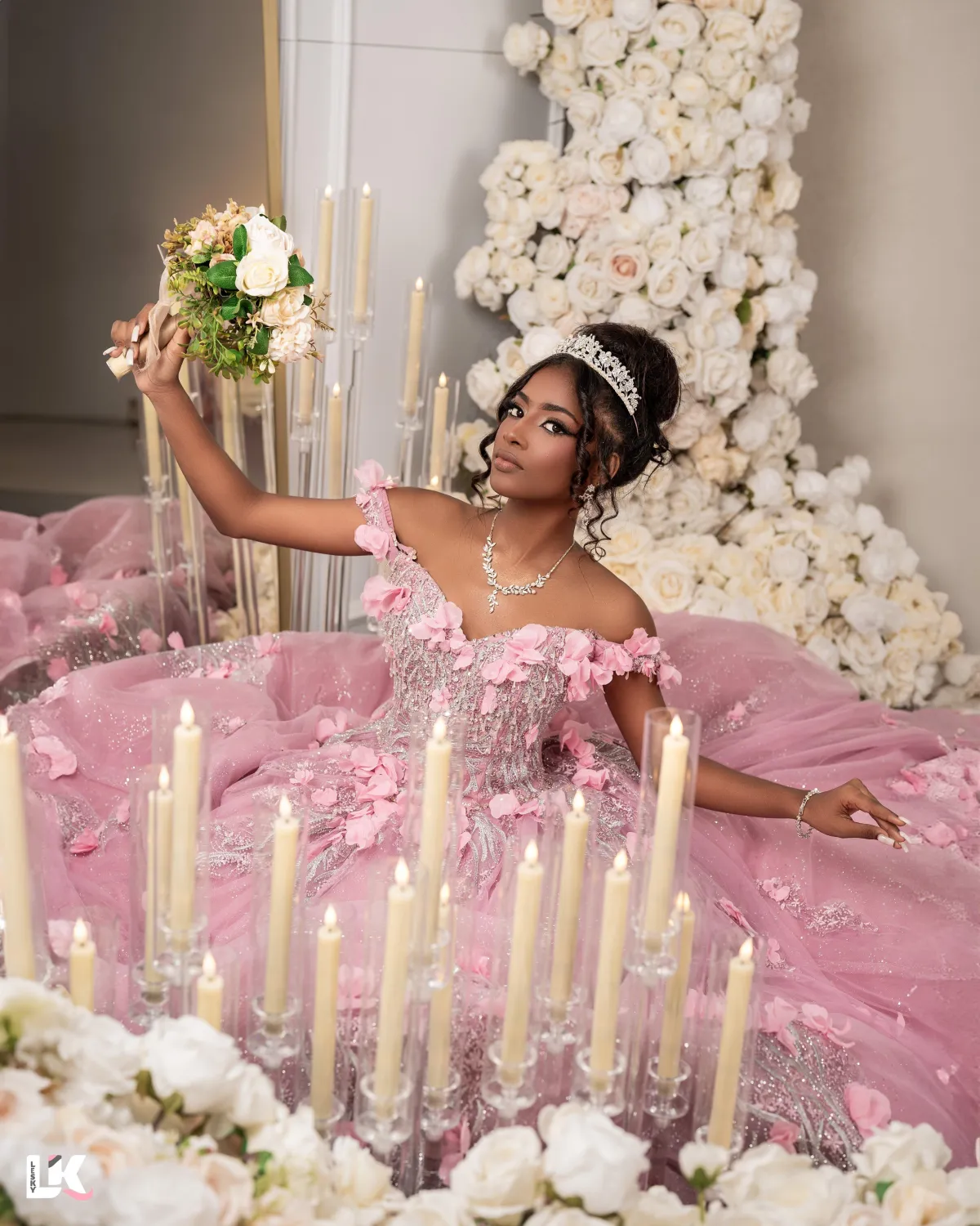Vestido de quince rosado lleno de piedras