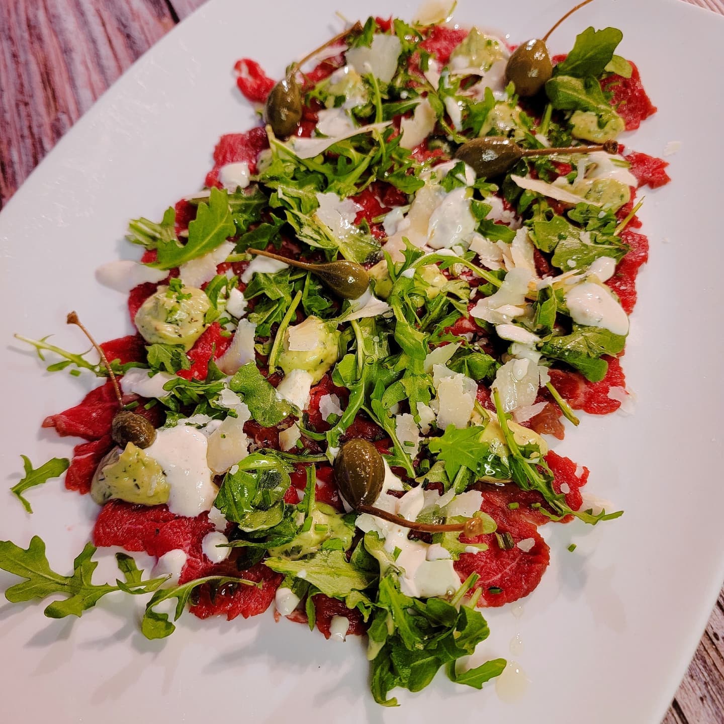 Carpaccio de bœuf - Crème de raifort & mayo au pesto