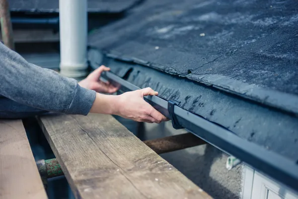 Easy Roof Fix: Temporarily Fixing Your Roof