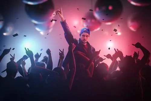 Unlock Your Artistic Potential: Enjoy a Thriving Career as a Singer!