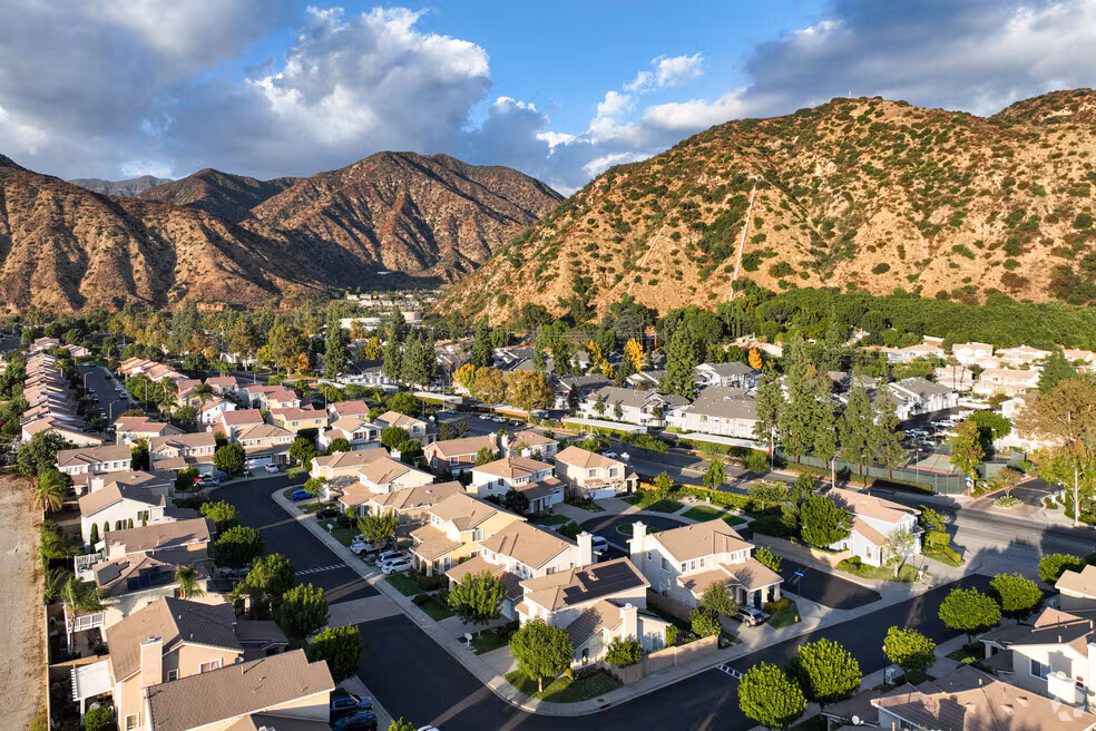 🎓 Visiting Citrus College? Here’s Why Renting a Car Makes Your Trip Stress-Free (Platinum Fleet & Rentals, Azusa, CA) 