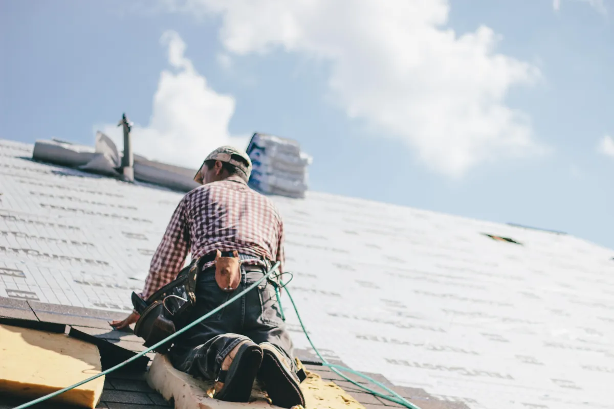 fixing roof shingles