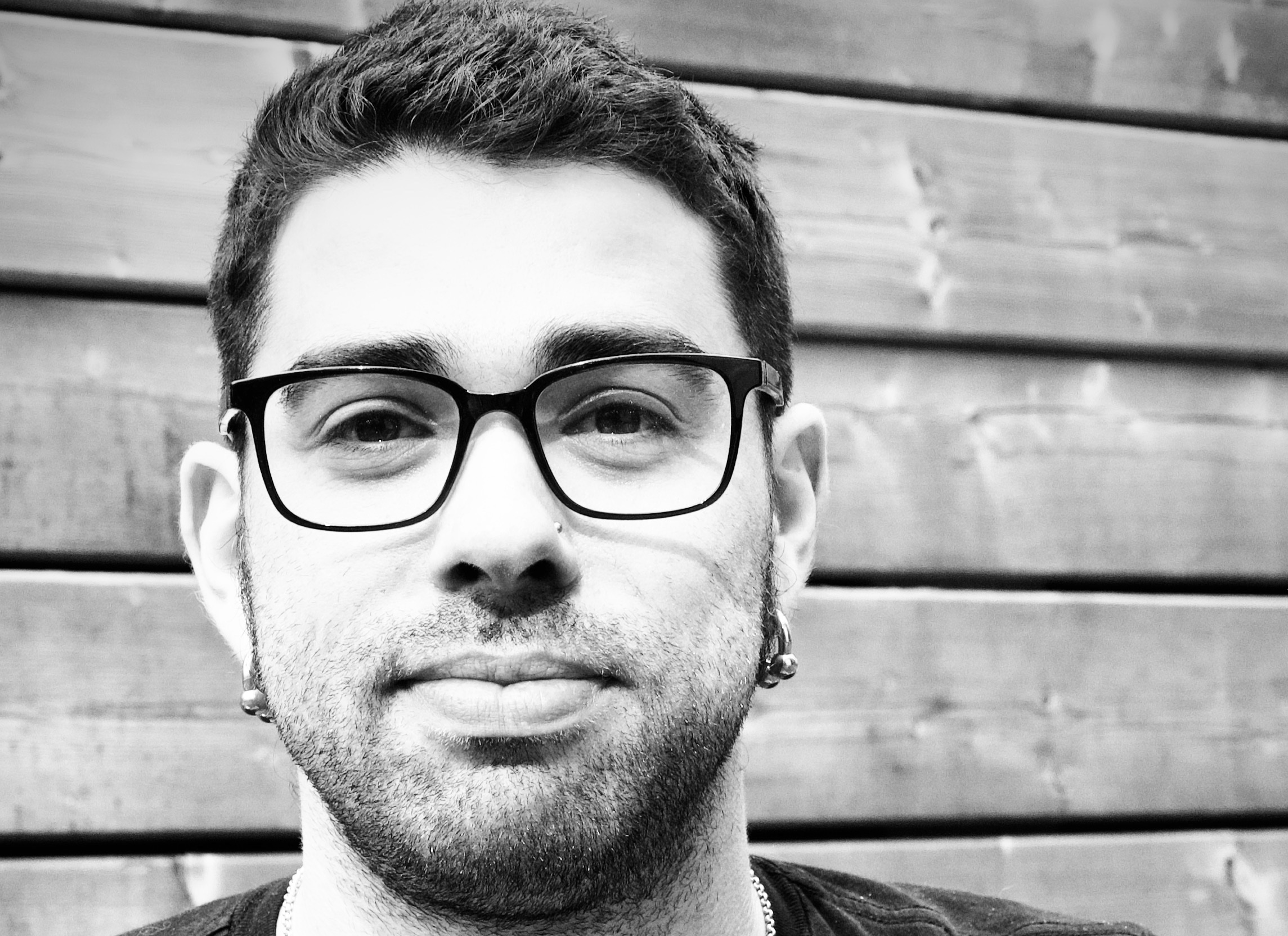 Mastering in the Bedroom Producer and AI-Powered Era: The Revival of the Creative Team - A Manifesto