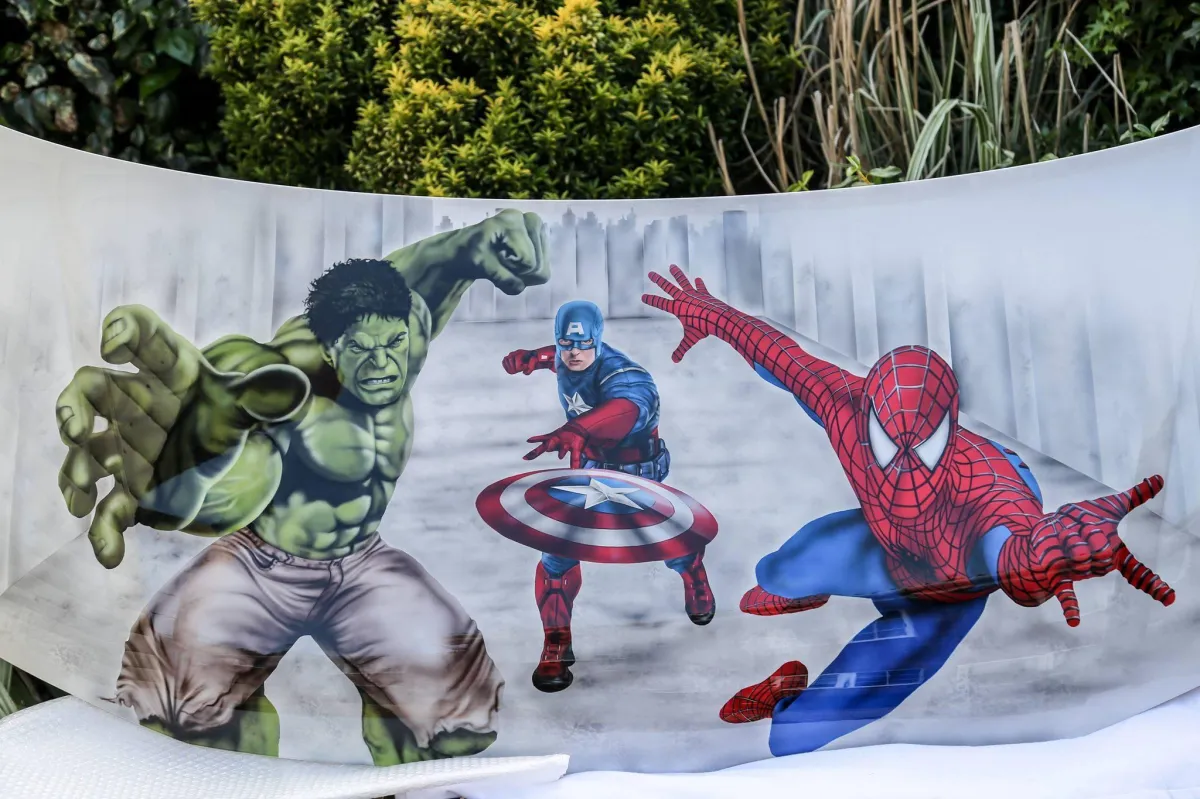 VW Trnsporter Airbrushed In A Marvel Theme