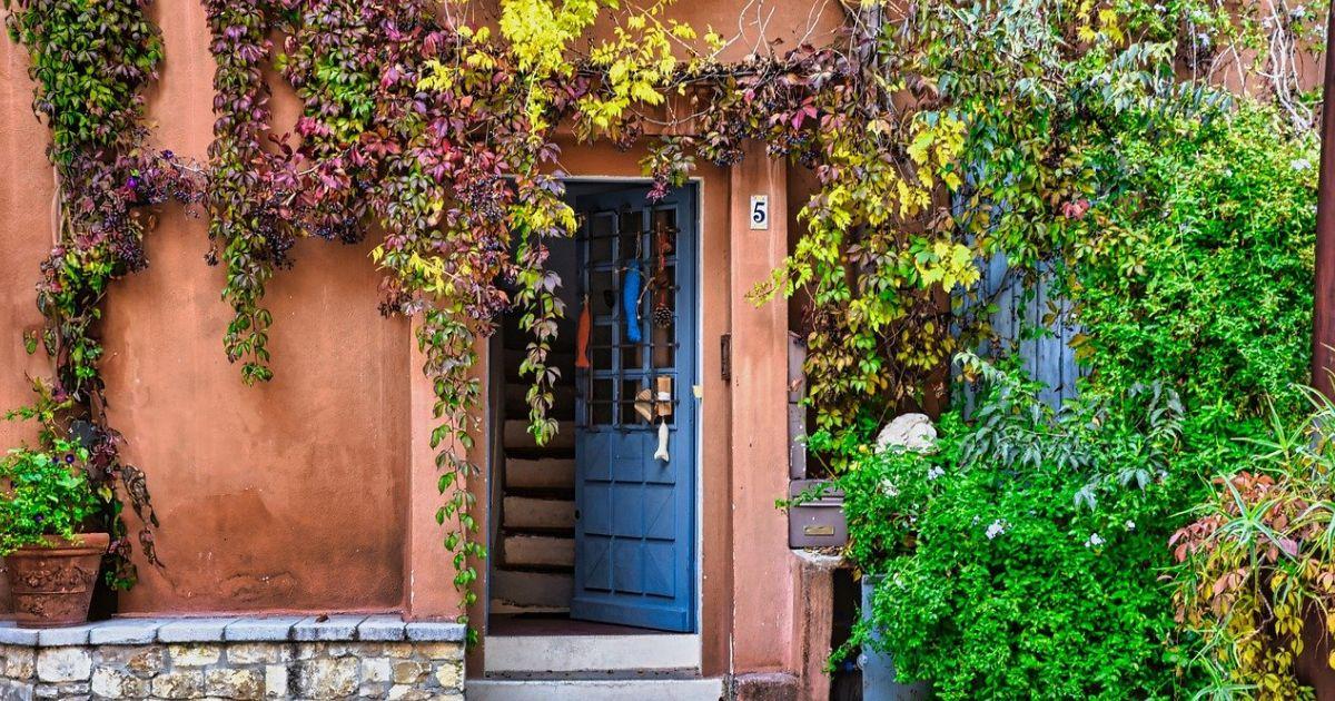 Choosing the Right Paint for Stilwell Homes: A Guide to Eco-Friendly Options