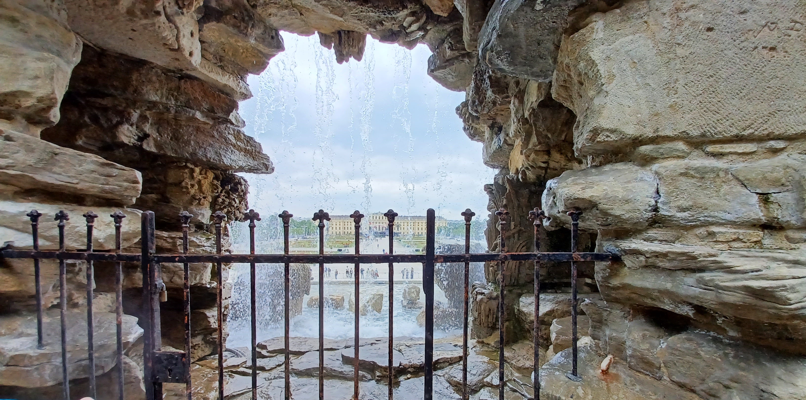 Boundaries That Build: How Clear Limits Strengthen Relationships, Teams and Trust