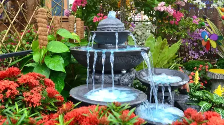 10 Backyard Water Features