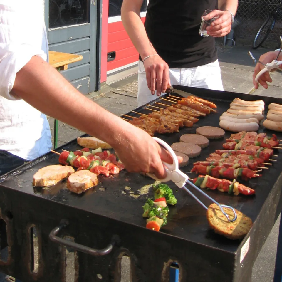 Backyard BBQ Season Is Here: 8 Easy Tips for Hosting the Ultimate Summer Party
