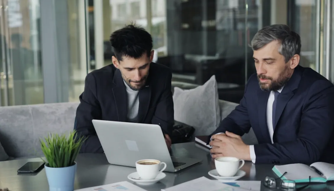 How Can Experienced Agents Mentor Effectively?