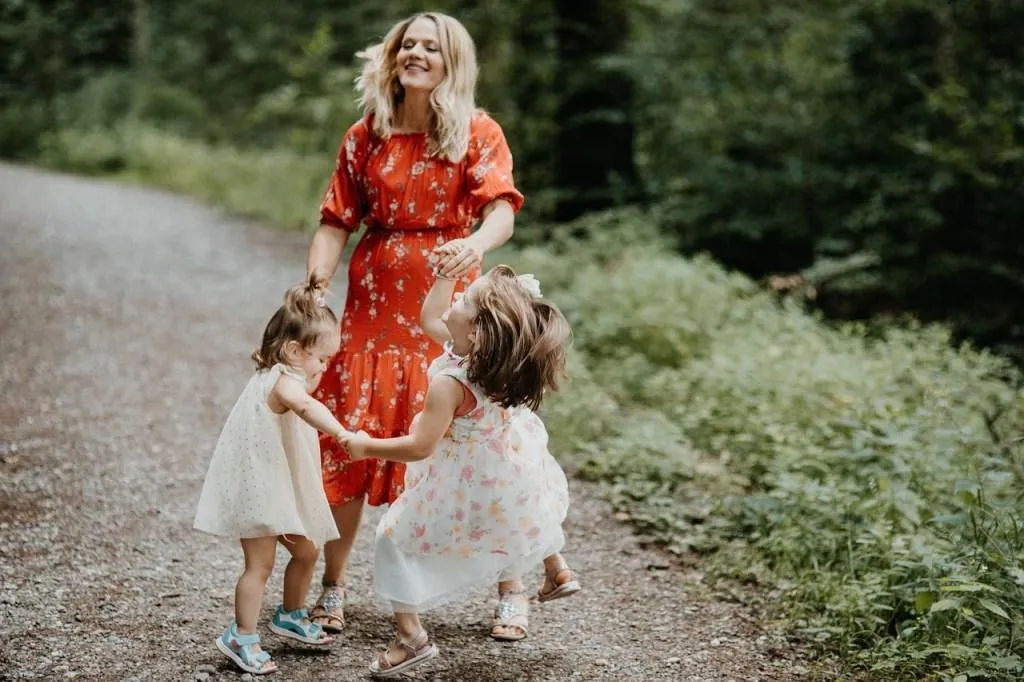 mom dancing with kids