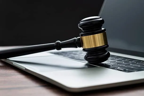 Gavel and justice scale on laptop symbolizing licensing strategy comparison