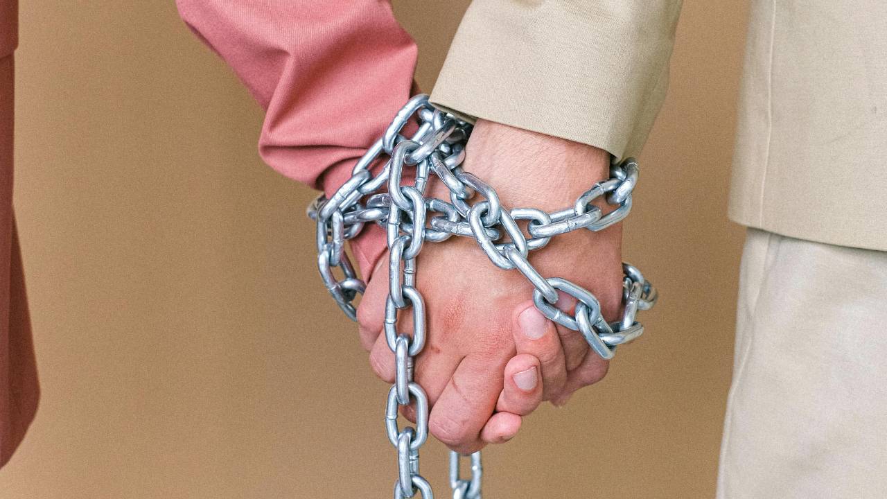 5 Warning Signs Codependency Might Be Harming Your Relationship