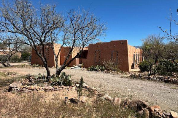 Gorgeous Fix and Flip Opportunity!! Calle Palo Parado Tubac Arizona 85646