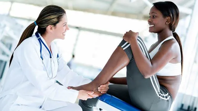 Blessure au genou après une activité sportive