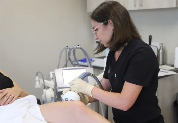 Traitement des varices à Québec | Phlébologie moderne – Clinique Omicron