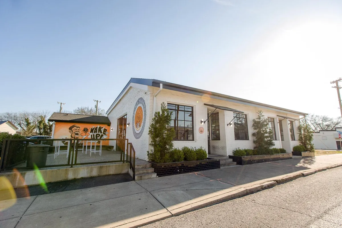 VIBES, VERSATILITY & VOODOO SAUCE — WHY SLIM & HUSKY’S PIZZA BEERIA IS TENNESSEE’S TASTIEST POWER MOVE