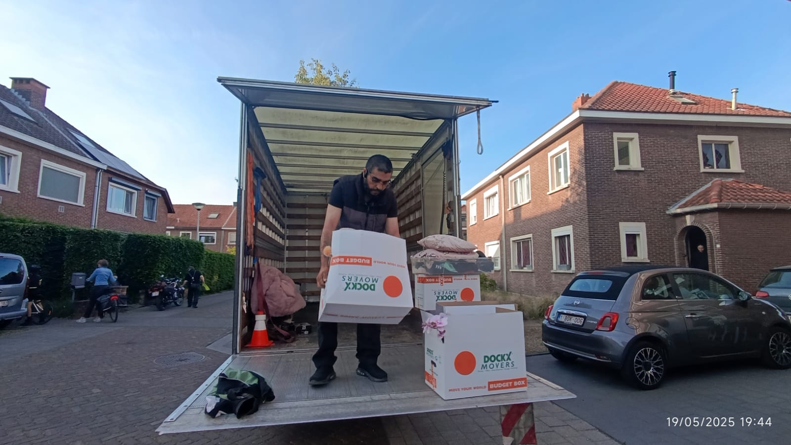 Wat Mag Je Niet Vergeten op Je Verhuisdag? 8 Essentiële Zaken